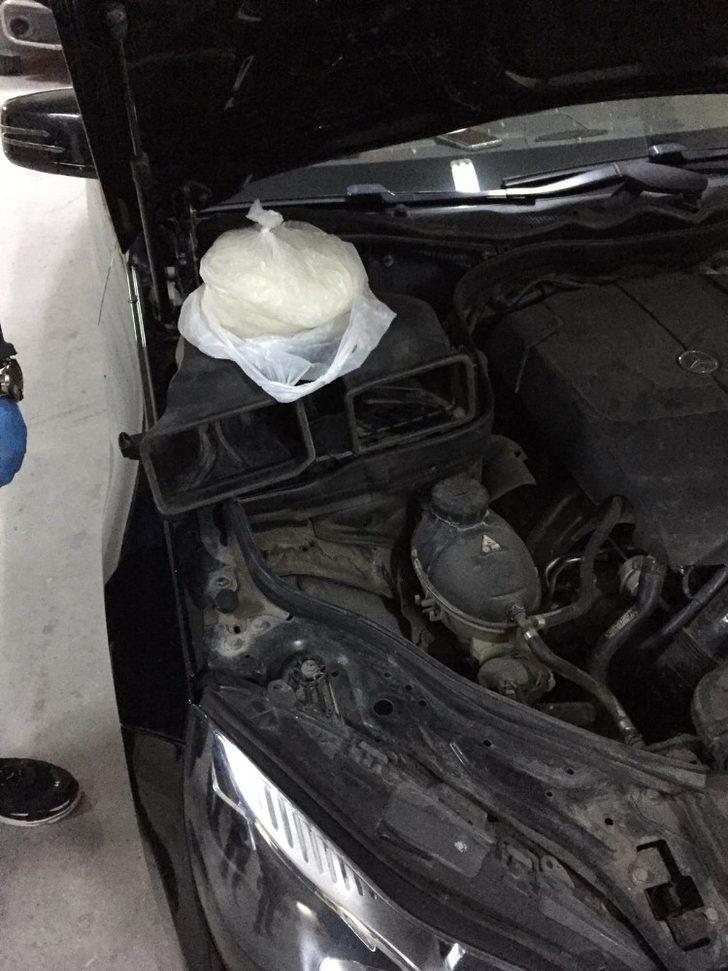 Aküde1 kilo uyuşturucu bulundu G4