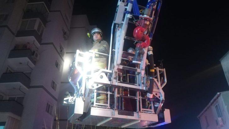 İzmir’de 11 katlı binada korkutan yangın! Komşuları canını hiçe saydı G5