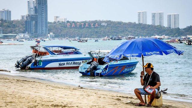 Pattaya sahilleri turistleri beklerken