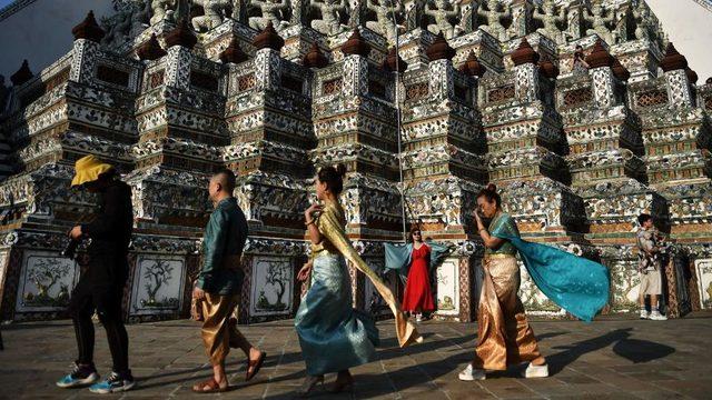 Bangkok'taki Vat Arun Tapınağı kentin en önemli tarihi binalarından biri fakat orada da turistler sayılı