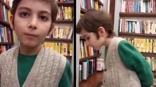 Sosyal medya 10 yaşındaki kitap kurdu Atakan'ı konuşuyor (Felsefeyle ilgili yorumları hayrete düşürdü)