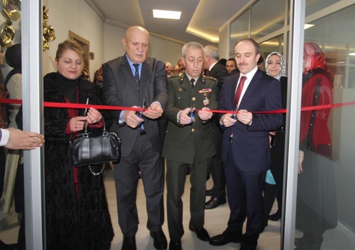 21 Şubat heyecanı sergi a&ccedil;ılışıyla başladı