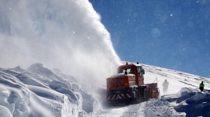 Van&rsquo;da 96 yerleşim yeri yolu ulaşıma kapalı