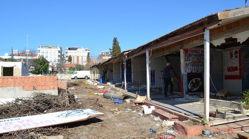 Didim&rsquo;de modern balık&ccedil;ılar &ccedil;arşısı i&ccedil;in yıkıma başlandı