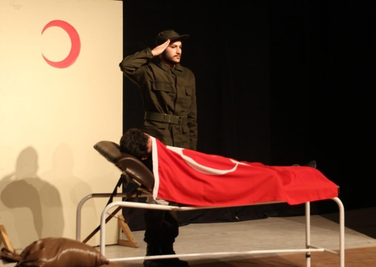 &ldquo;Zaman T&uuml;neli&rdquo; hem g&uuml;ld&uuml;rd&uuml; hem duygulandırdı