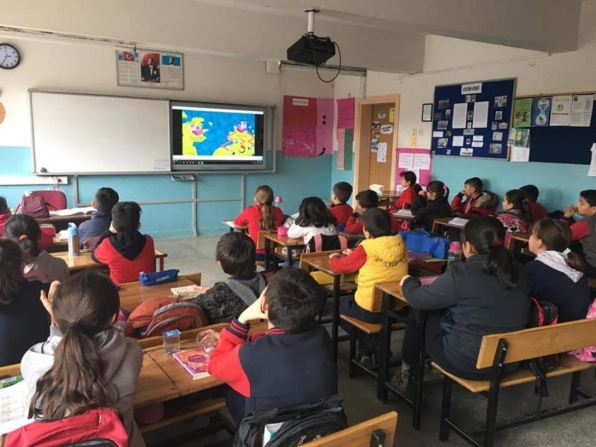 &Ouml;ğrencilere g&uuml;venli internet eğitimi verildi