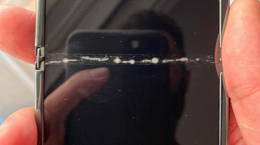 Galaxy Z Flip ilk g&uuml;nde şaşırttı