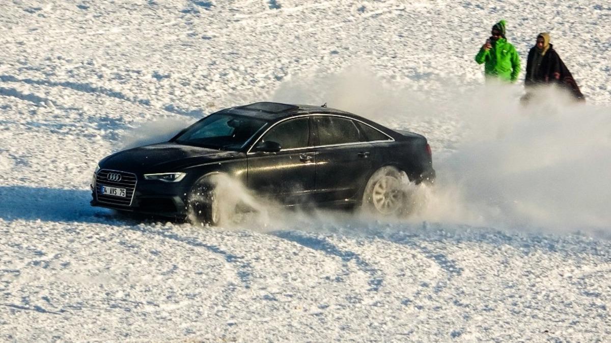 &Ccedil;ıldır&rsquo;da buz &uuml;st&uuml;nde heyecanlı drift