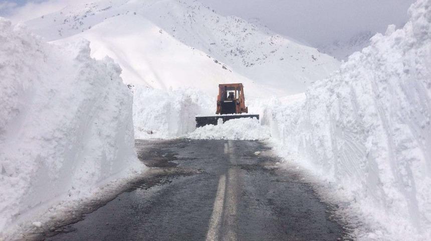 Hakkari-Şırnak kara yolu ulaşıma açıldı