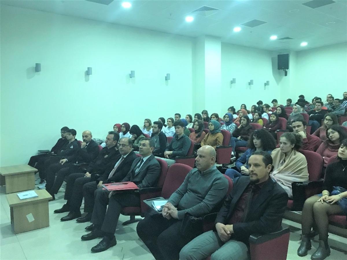 Diş Hekimliği Fak&uuml;ltesinde bağımlılık ile m&uuml;cadele konferansı
