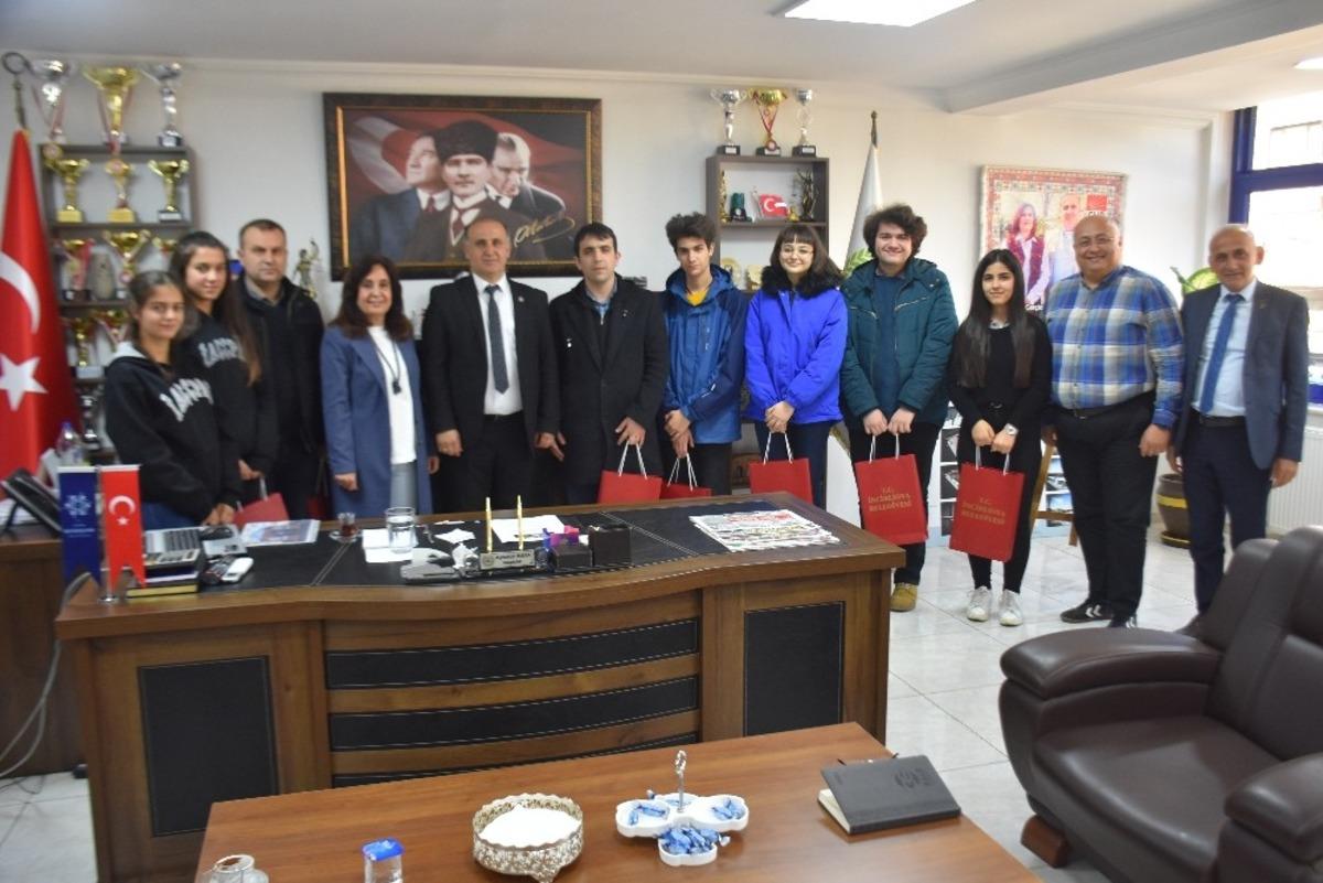 Başkan Kaya&rsquo;dan gen&ccedil;lere destek