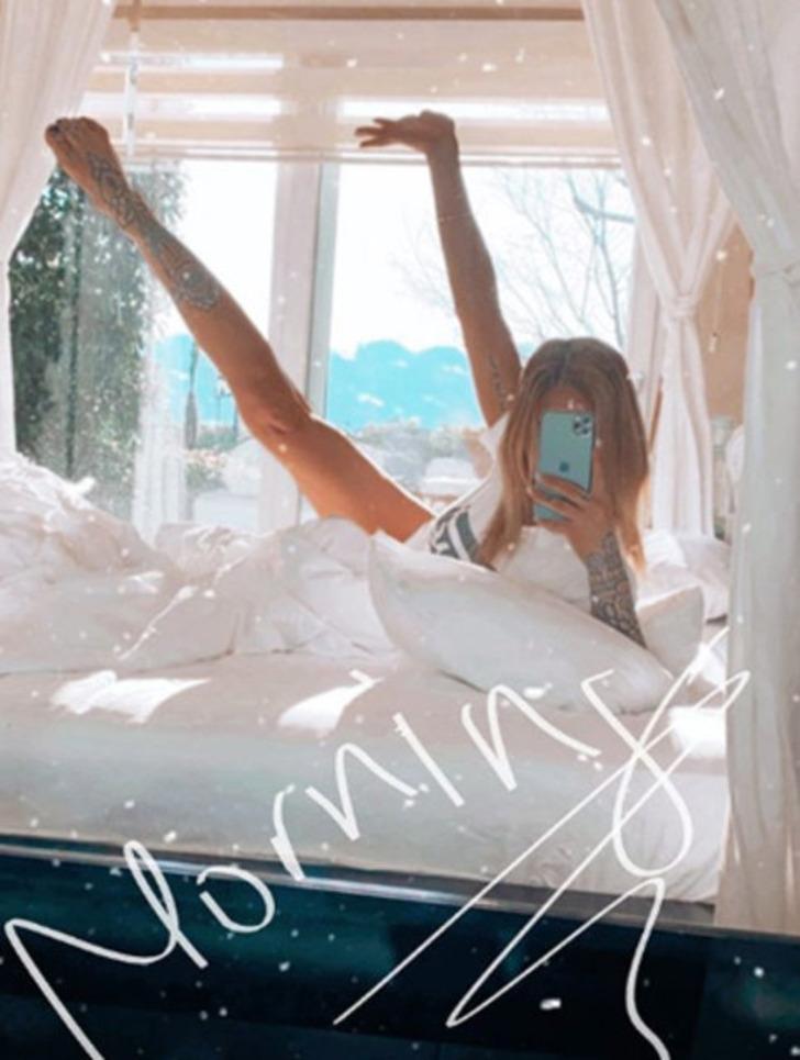 Eliz Sakuçoğlu'ndan yatak pozu G1