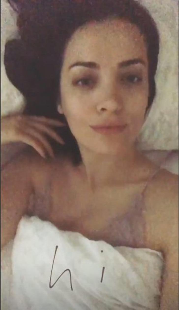 Eliz Sakuçoğlu'ndan yatak pozu G3