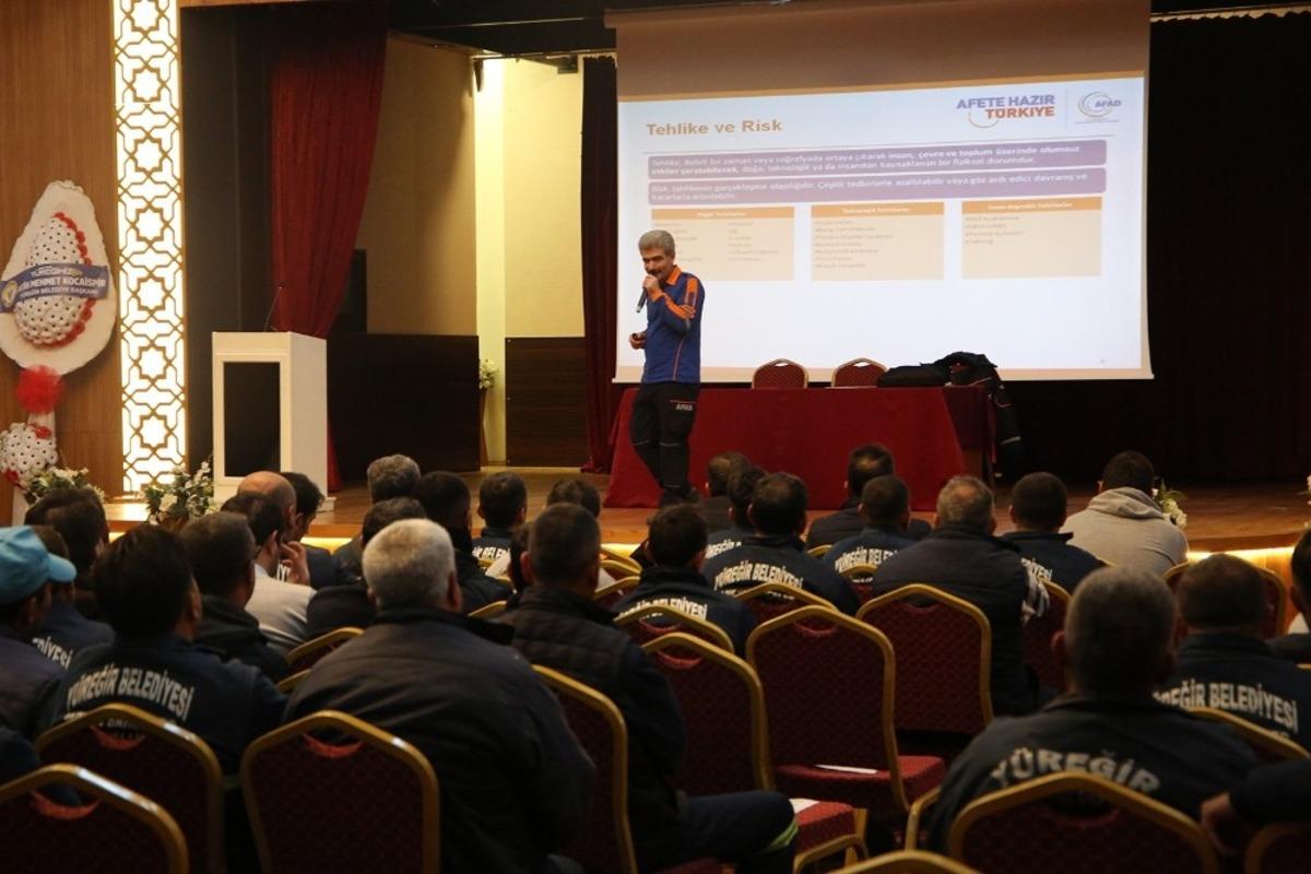 Y&uuml;reğir&rsquo;de belediye personeline afet bilinci eğitimi
