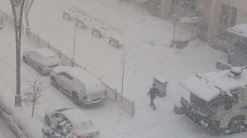 Hakkari&rsquo;de okullar tatil edildi