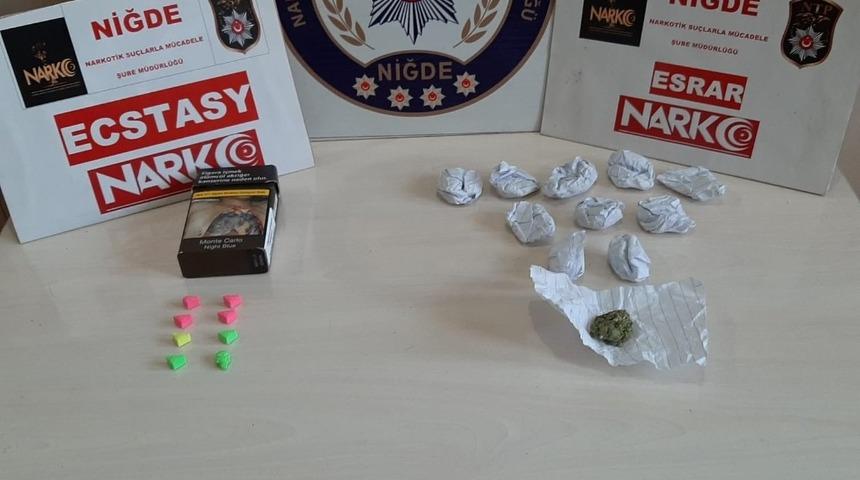 Uyuşturucu satıcısı 2 kişi g&ouml;zaltına alındı