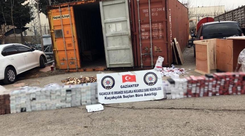 Kargo aktarım merkezinde 11 bin paket ka&ccedil;ak sigara ele ge&ccedil;irildi