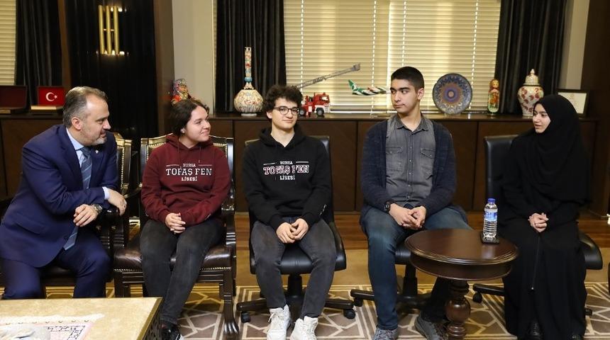 Liseli &ouml;ğrencilerden Başkan Aktaş&rsquo;a teşekk&uuml;r