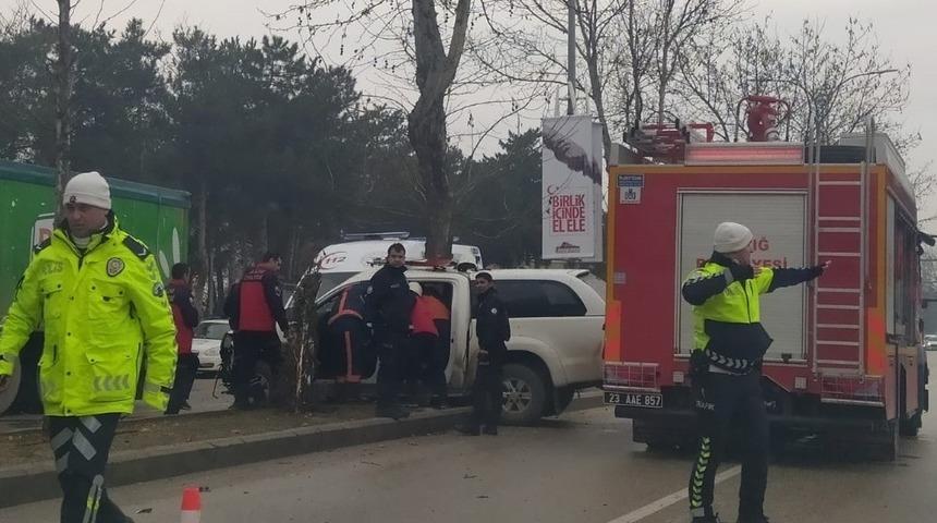 Elazığ&rsquo;da trafik kazası:3 yaralı