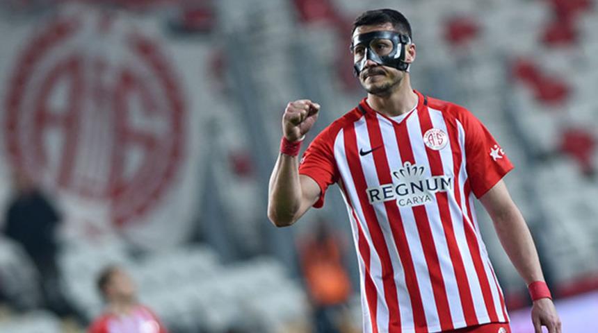 Jahovic, maskeyle gollerine devam etti