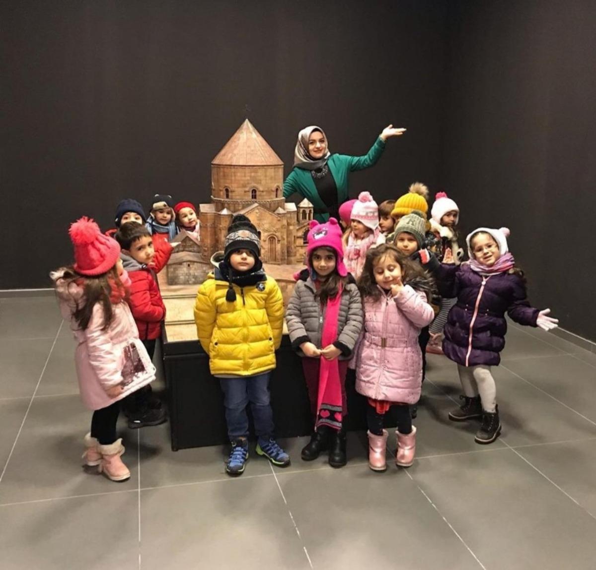 Anaokulu &ouml;ğrencileri Van M&uuml;zesini gezdi