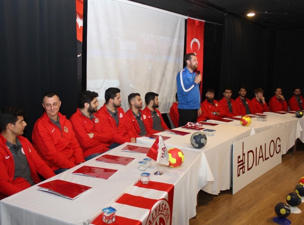 CIP Travel Antalyaspor sprcuları &ouml;ğrencilerle bir araya geldi