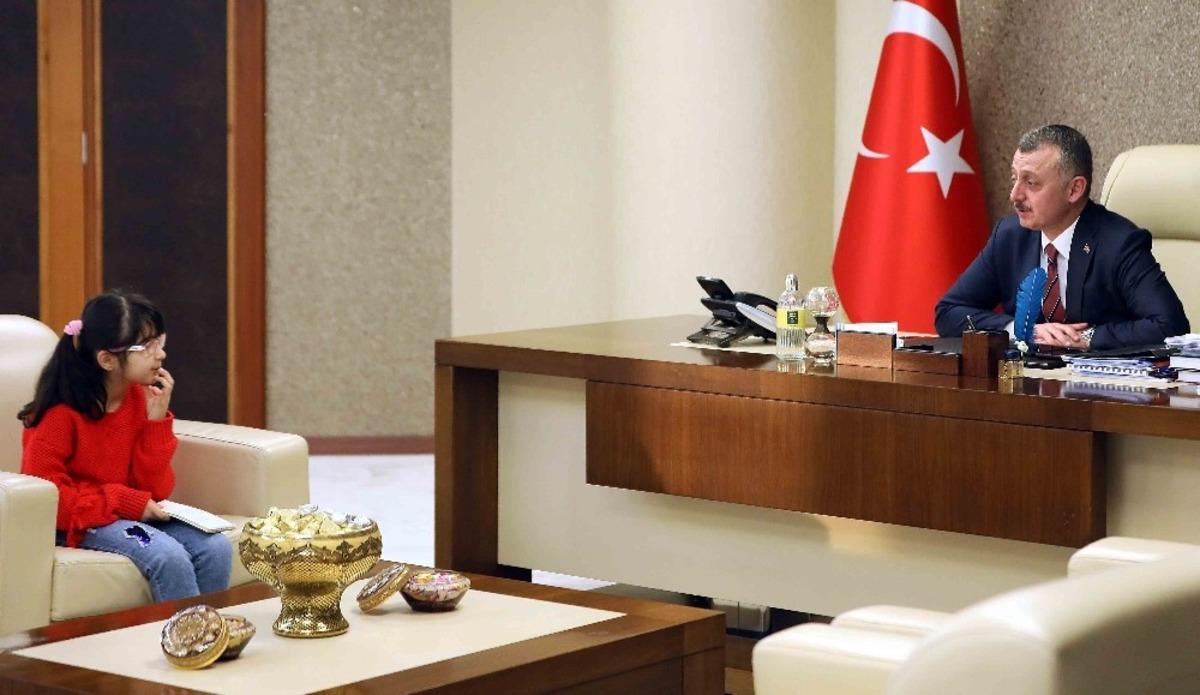 Başkan B&uuml;y&uuml;kakın, minik &ouml;ğrencinin &ccedil;evre sorularını yanıtladı