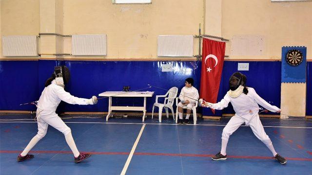 Osmaniye’de Eskrim birincileri belli oldu