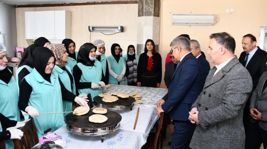 Vali G&uuml;rel&rsquo;den aş&ccedil;ı yardımcılığı kursuna ziyaret