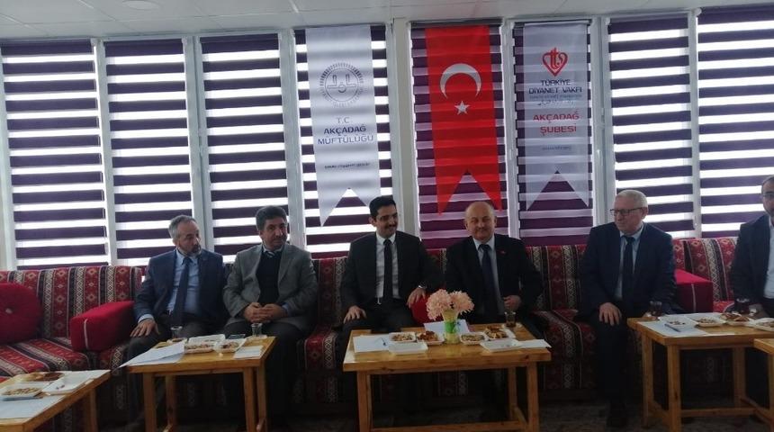 İl&ccedil;e m&uuml;ft&uuml;leri toplantısı Ak&ccedil;adağ&rsquo;da yapıldı