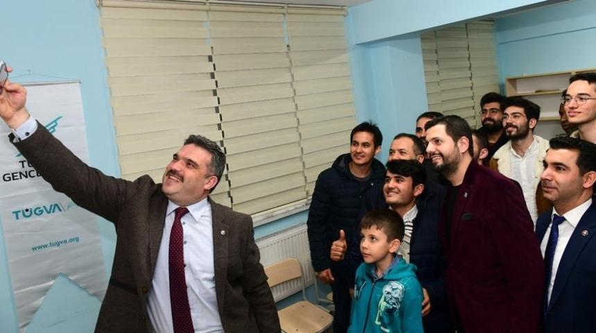 Rekt&ouml;r &Ccedil;omaklı, T&uuml;rkiye Gen&ccedil;lik Vakfı &uuml;yeleriyle buluştu