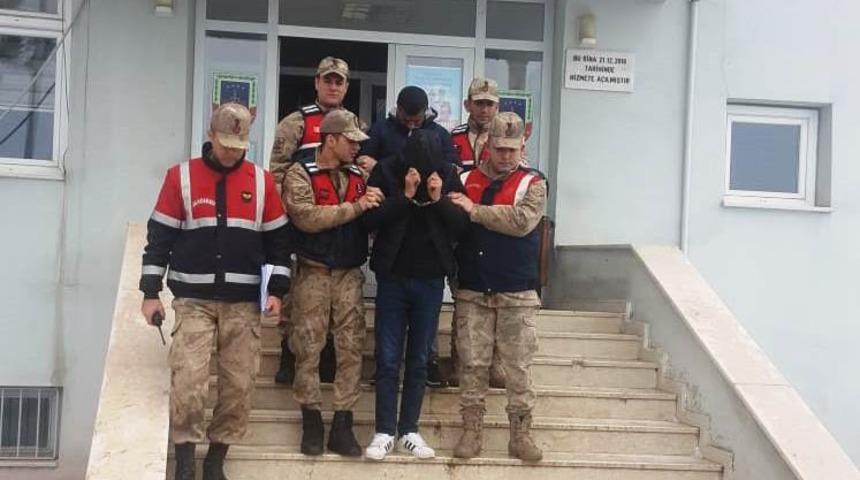 Ka&ccedil;ırdıkları kişiyi d&ouml;vd&uuml;ler, o anları kameraya aldılar