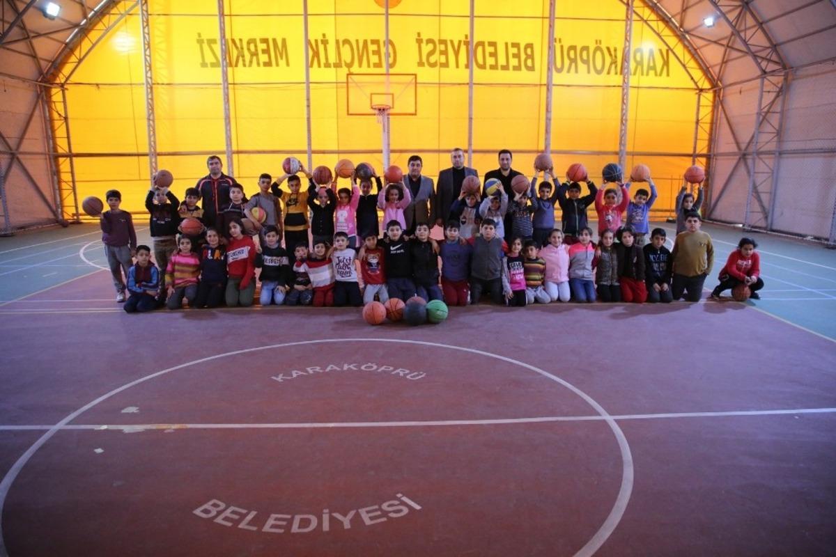 Karak&ouml;pr&uuml;&rsquo;de geleceğin basketbolcuları yetişiyor
