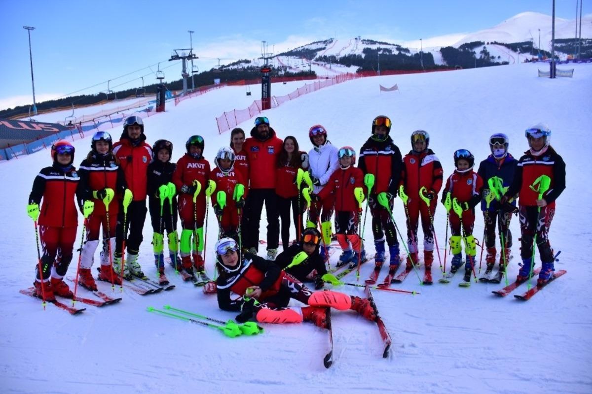 AKUT Spor Kul&uuml;b&uuml; son iki yarışta 19 madalya kazandı