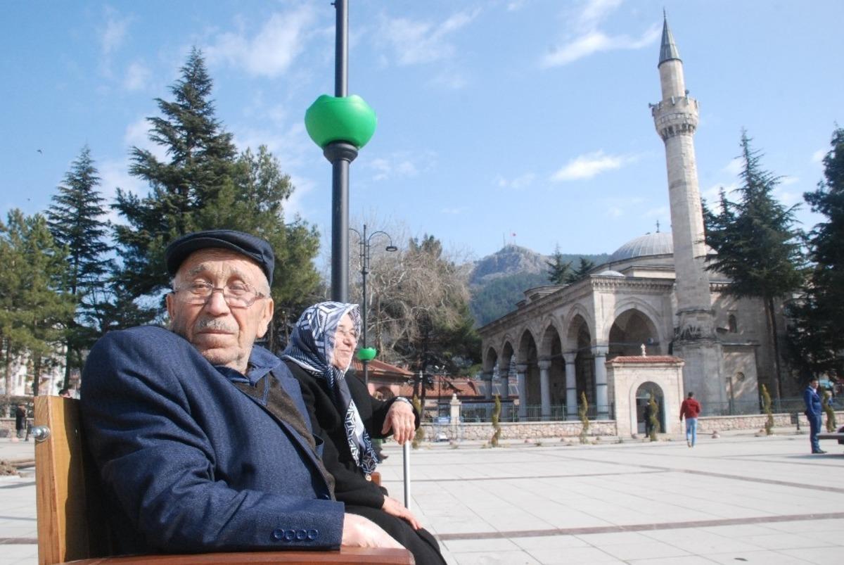 Soğuk havanın ardından g&uuml;neş y&uuml;z&uuml;n&uuml; g&ouml;sterdi