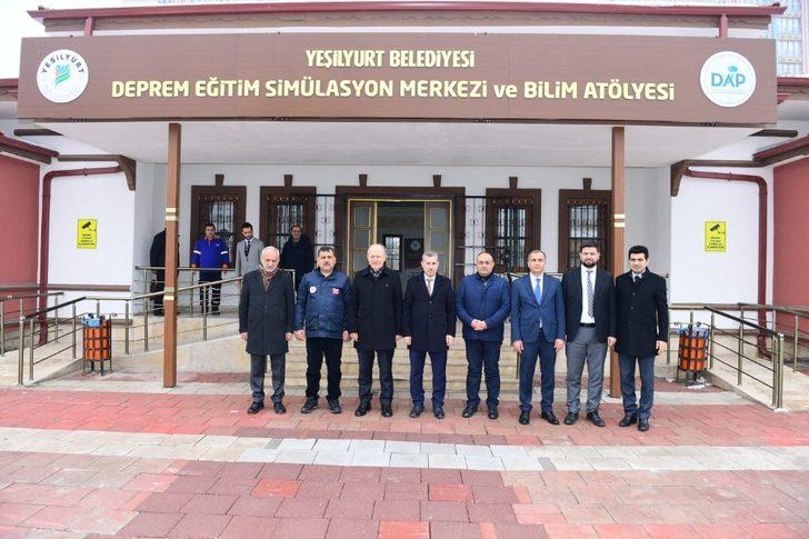 Bakan Yardımcısı Suver, deprem simülasyon odasında heyecanlandı G2