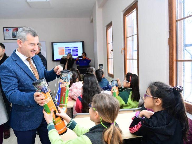 Bakan Yardımcısı Suver, deprem simülasyon odasında heyecanlandı G3