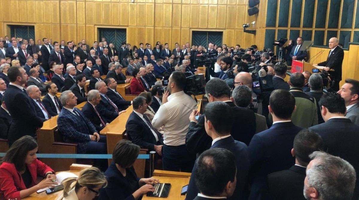 Hendek Karate Kul&uuml;b&uuml; sporcusu Ateş, T&uuml;rk Bayrağını Devlet Bah&ccedil;eli&rsquo;ye verdi