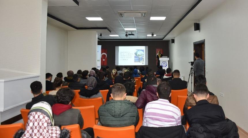 Gen&ccedil;lere motivasyon semineri verildi