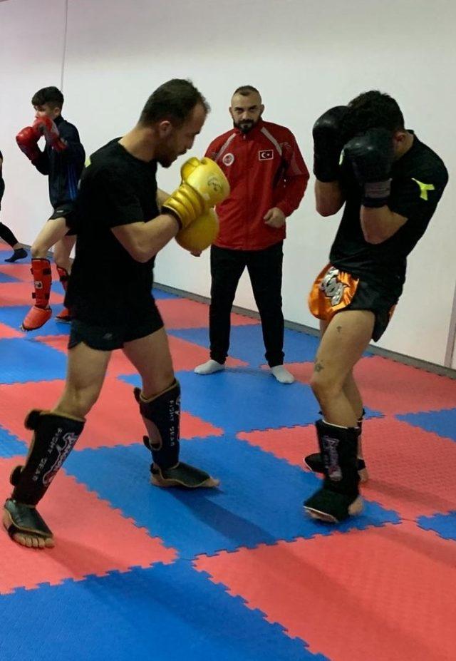 Darıca Belediyesi’nde Muay Thai branşında eğitimler başladı