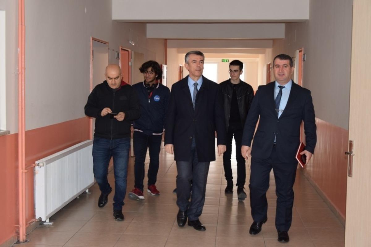 Kaymakam Sırmalı, yıkılacak okulları gezdi