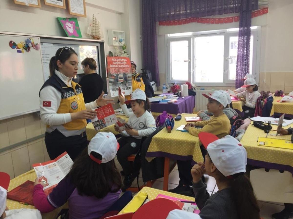 İlk ve ortaokul &ouml;ğrencileri, Minik 112 Projesi ile tanışıyor