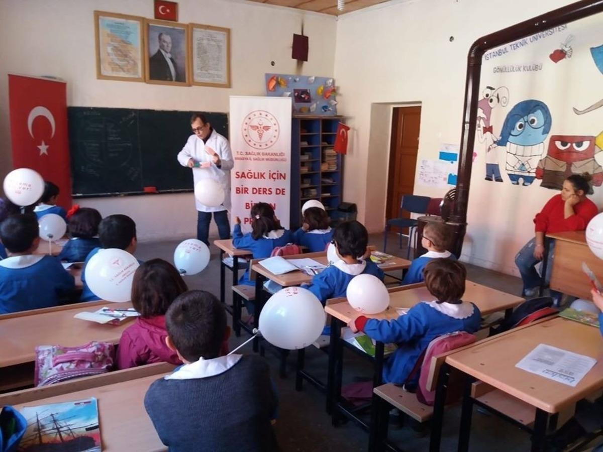 &Ouml;ğrencilere sağlık okuryazarlığı eğitimi