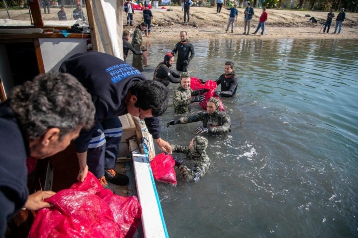 Deniz dibi temizliği G&uuml;mbet&rsquo;te devam etti