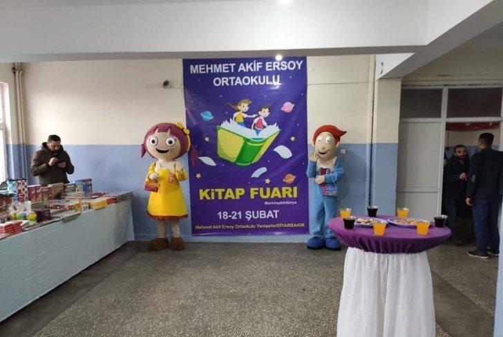 Okulda kitap fuarı düzenlendi G1