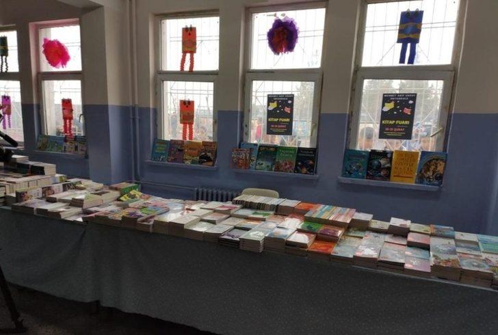 Okulda kitap fuarı düzenlendi G3