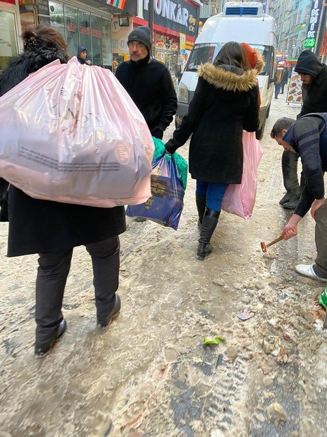 Osmanlı’nın torunları Fransa’da Osmanlı kültürünü yayıyor