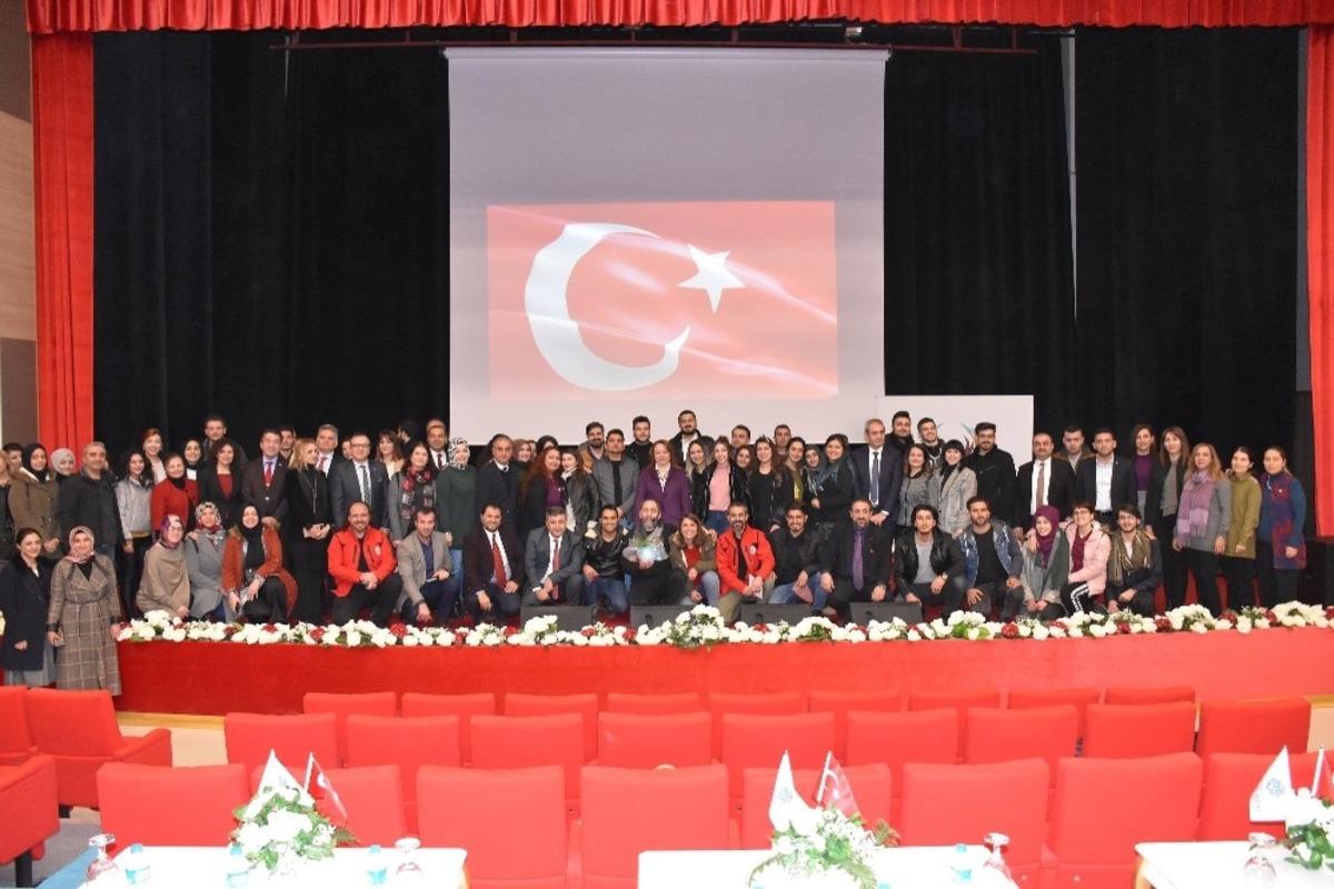 &ldquo;Gen&ccedil;lik, Şuur, &Ouml;z g&uuml;ven ve İletişim&rdquo; konferansı verildi