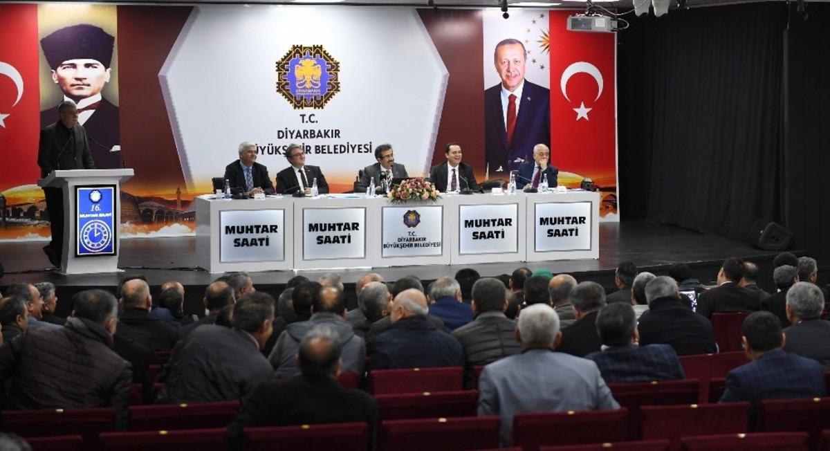 Vali G&uuml;zeloğlu: "2 bin 158 kilometre yola sıcak asfalt serilecek, bu bir rekordur"