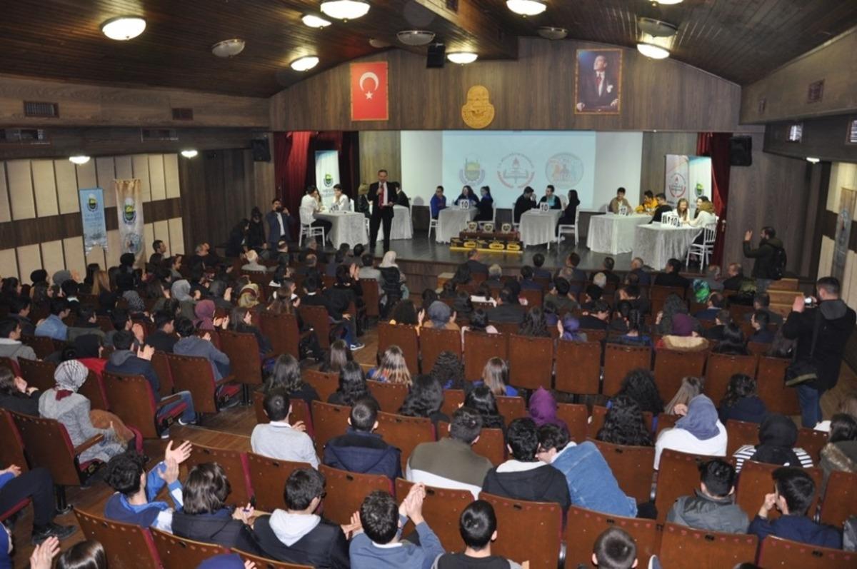 İneg&ouml;l&rsquo;de lise &ouml;ğrencilerini ter d&ouml;kt&uuml;ren yarışma